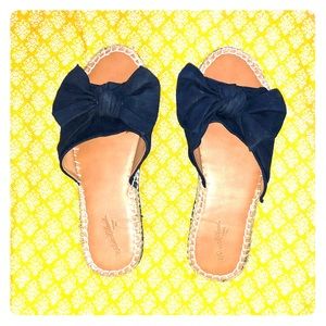 NWOT Target UNIVERSAL THREAD Navy Bow Sandals